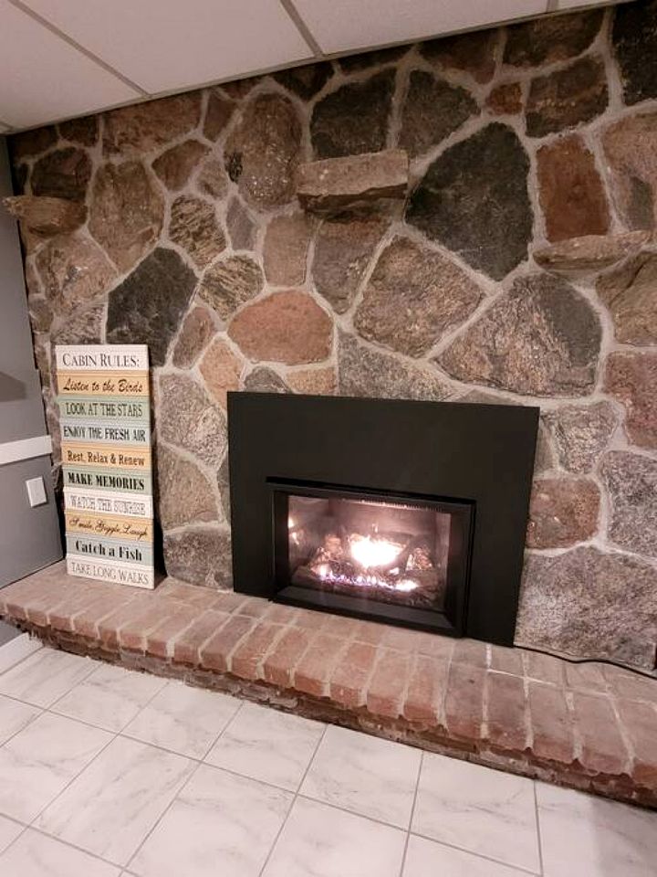 Scenic Burnt River Cottage with River Views and Outdoor Gazebo, Near Fenelon Falls and Bobcaygeon, Ontario