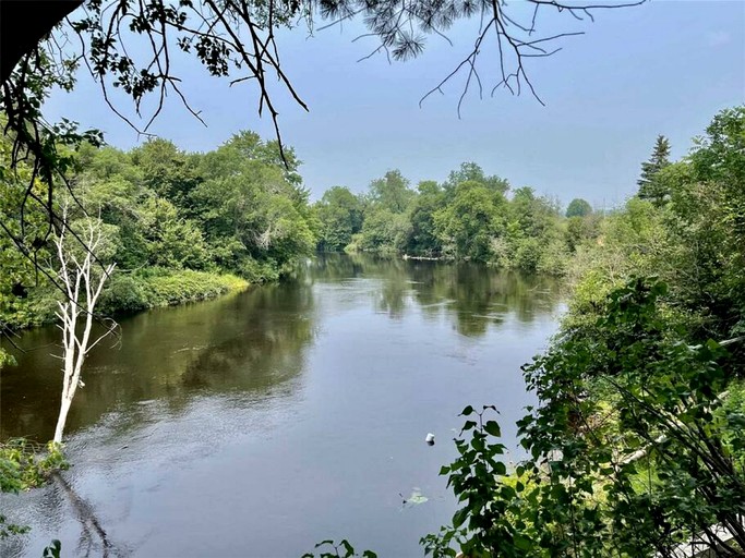 Cottages (Canada, Kawartha Lakes, Ontario)