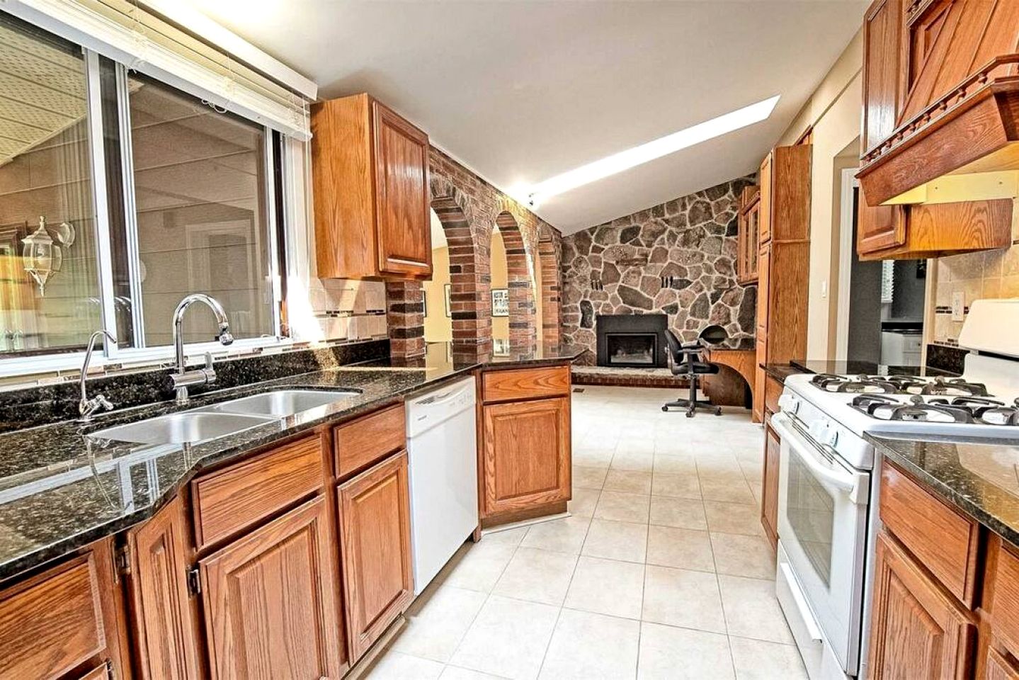 Scenic Burnt River Cottage with River Views and Outdoor Gazebo, Near Fenelon Falls and Bobcaygeon, Ontario