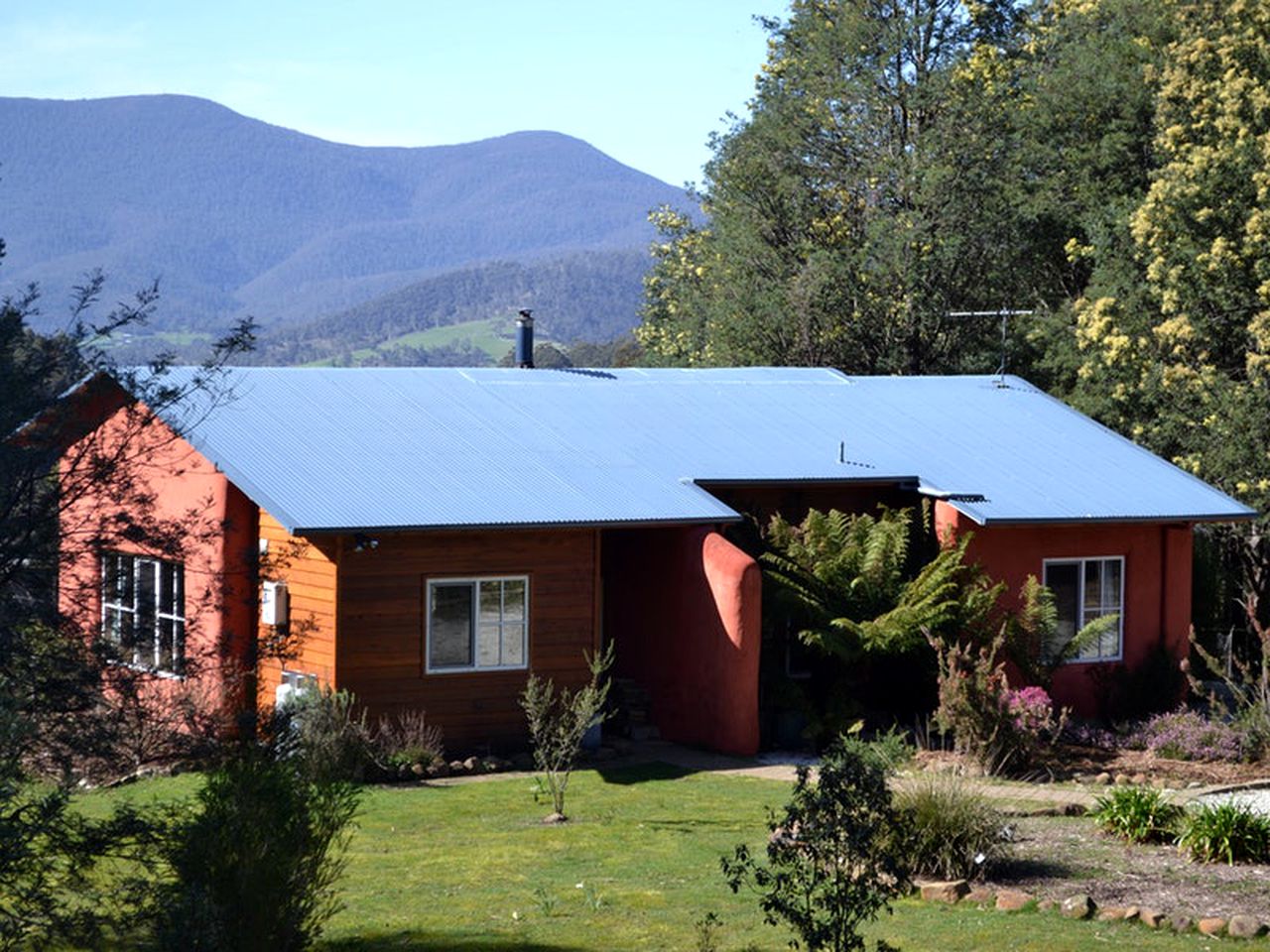 Whispering Spirit Holiday Cottages & Miniature Pony Stud, Cottages