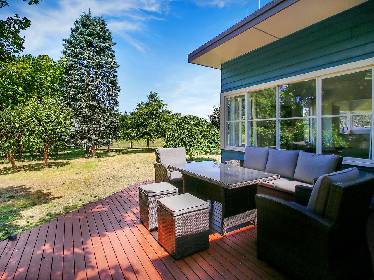 Whispering Waters: Family-Friendly Cottage Rental in Tanybryn with Nearby Waterfalls