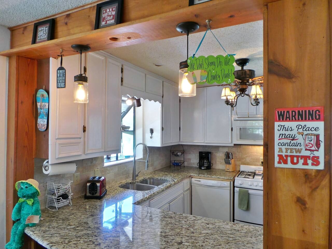 Modern Riverfront Cabin Perfect for Water Activities in Texas