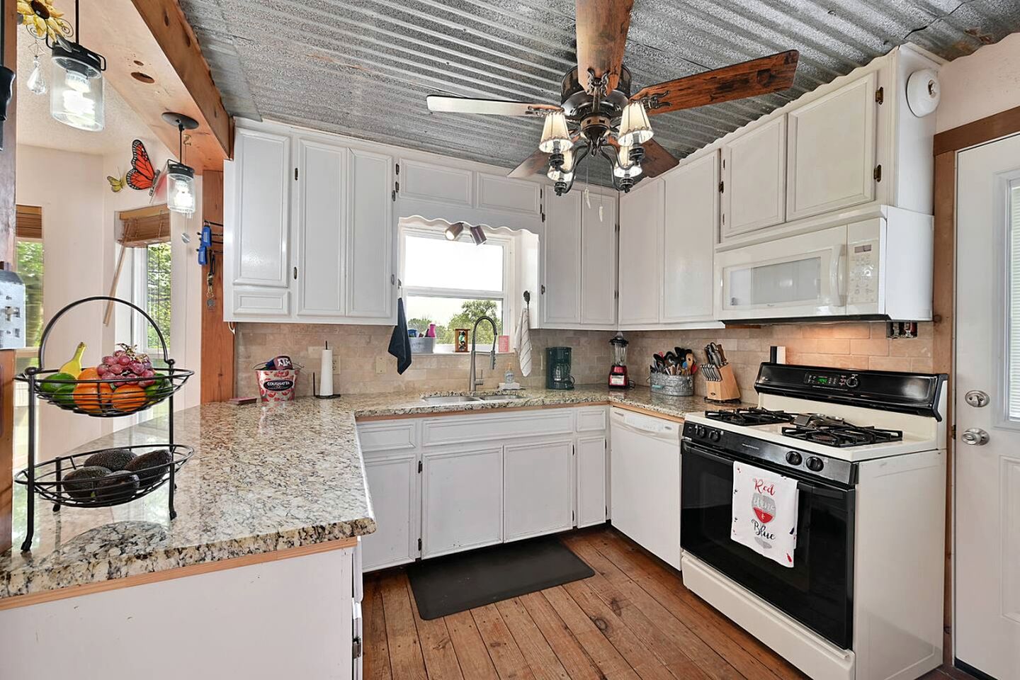 Modern Riverfront Cabin Perfect for Water Activities in Texas