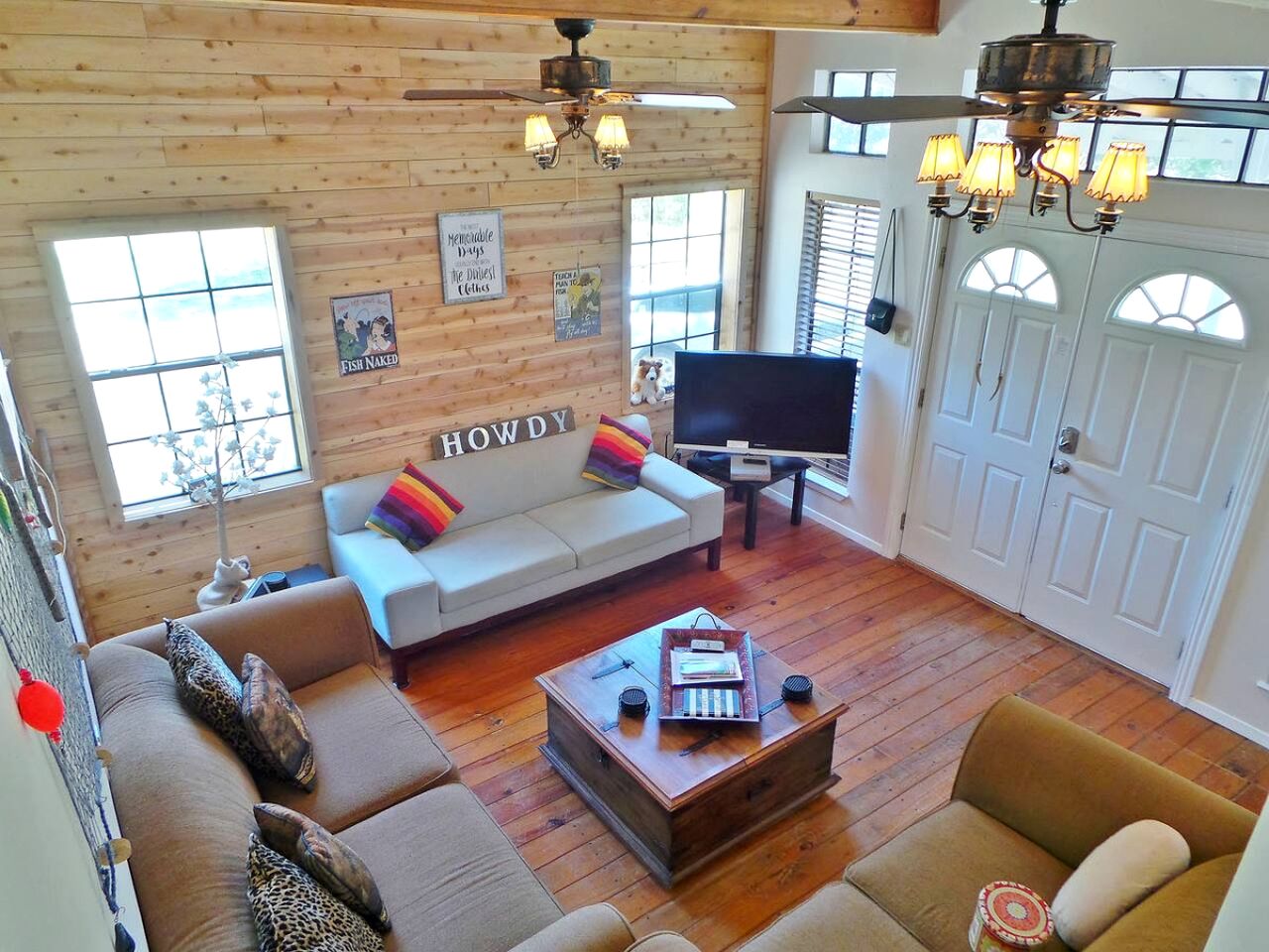 Modern Riverfront Cabin Perfect for Water Activities in Texas
