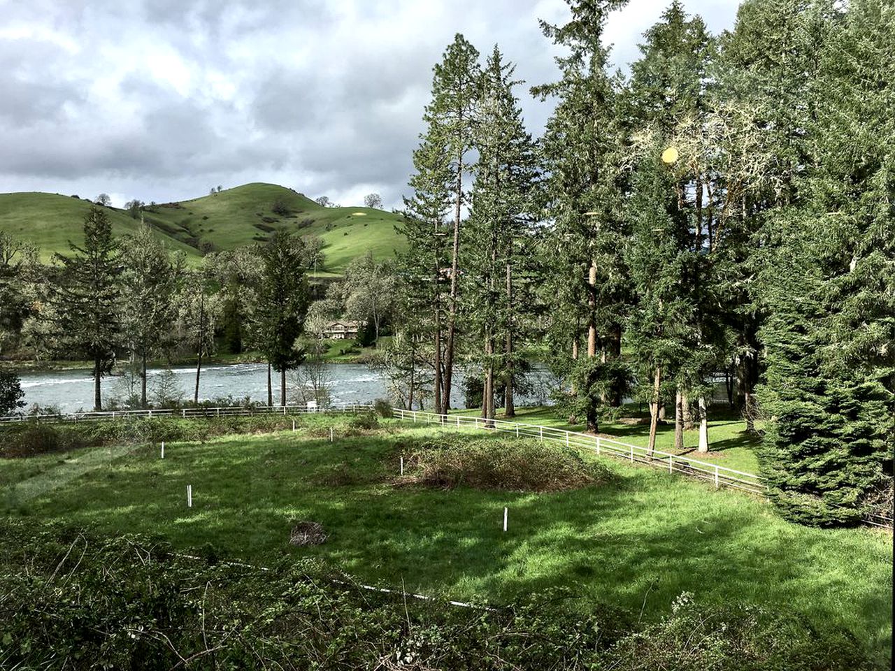 Gorgeous Waterfront Rental on the North Umpqua River near Roseburg, Oregon