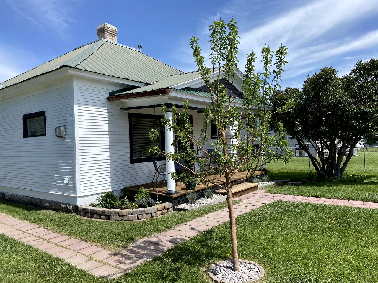 Charming Downtown Cottage with Porch & Backyard Retreat near Beaverhead River in Dillon, Montana