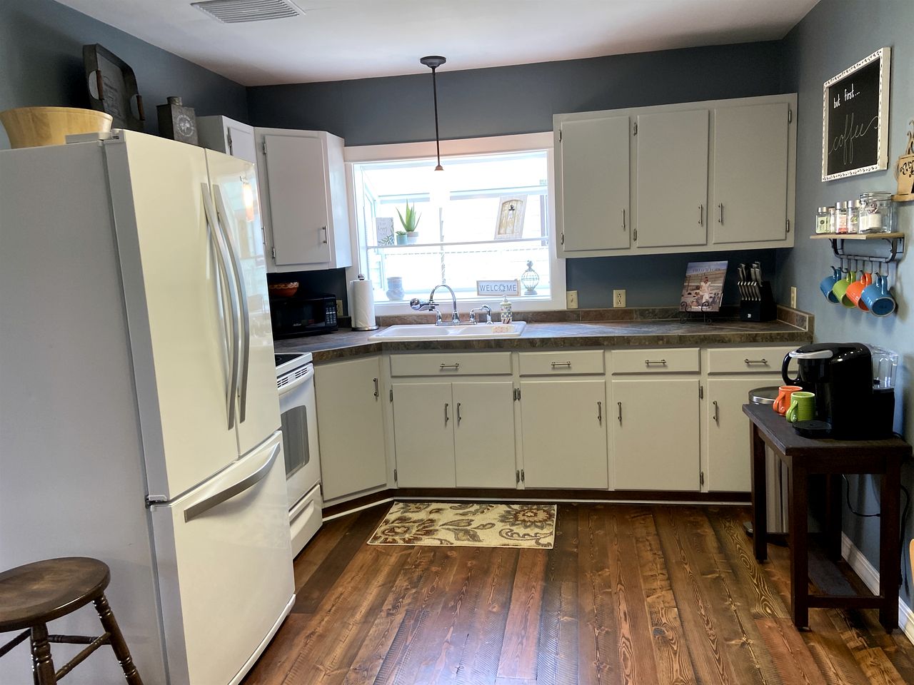 Charming Downtown Cottage with Porch & Backyard Retreat near Beaverhead River in Dillon, Montana