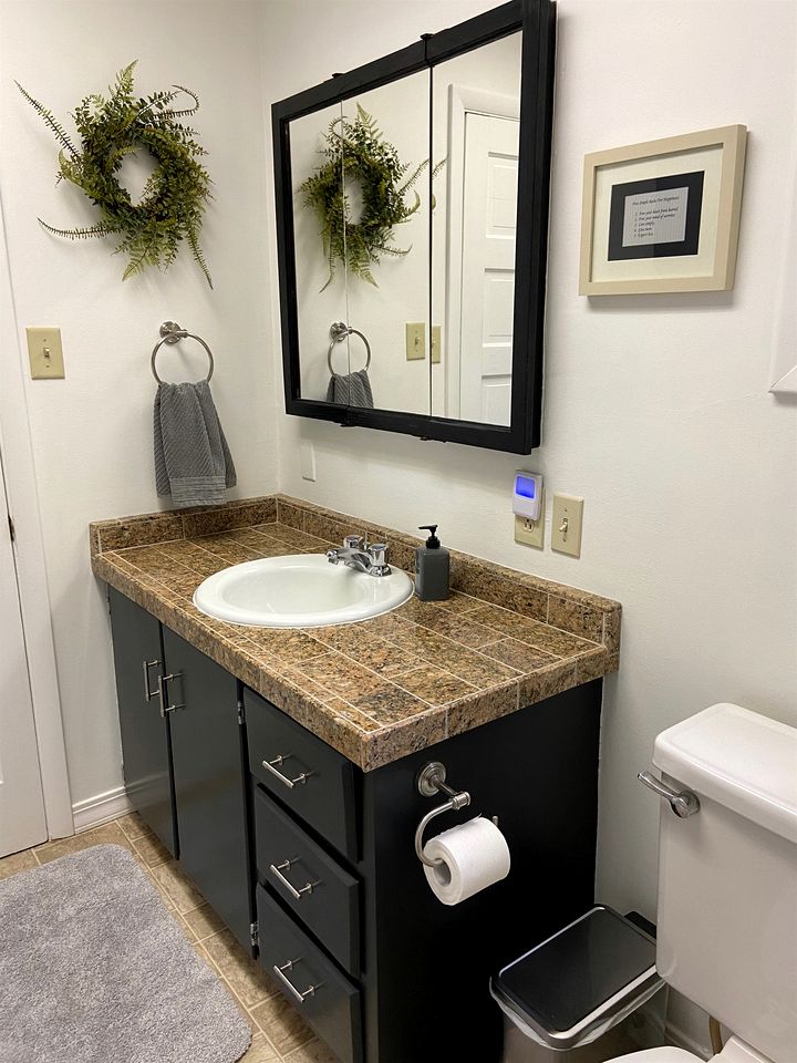 Charming Downtown Cottage with Porch & Backyard Retreat near Beaverhead River in Dillon, Montana