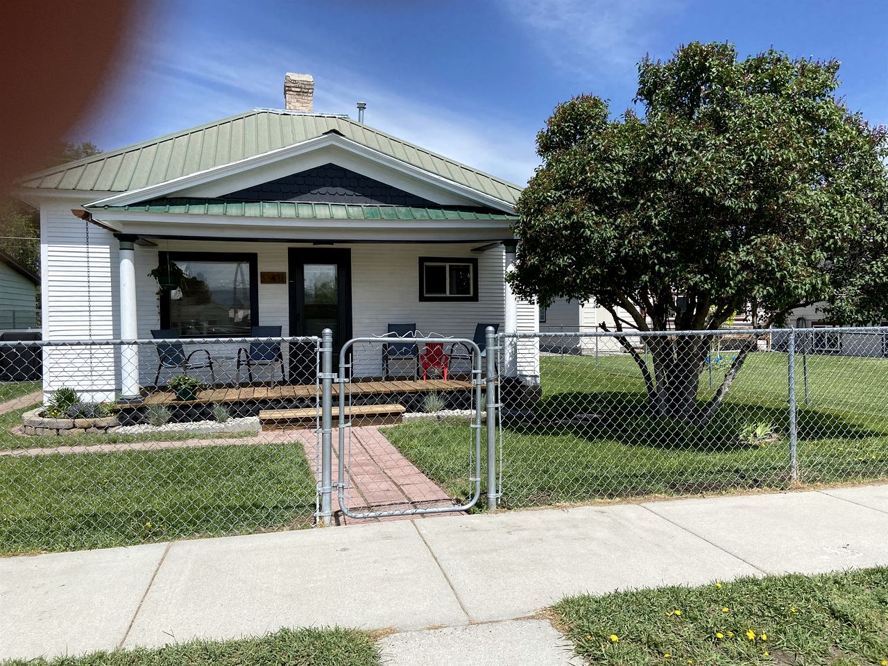 Charming Downtown Cottage with Porch & Backyard Retreat near Beaverhead River in Dillon, Montana
