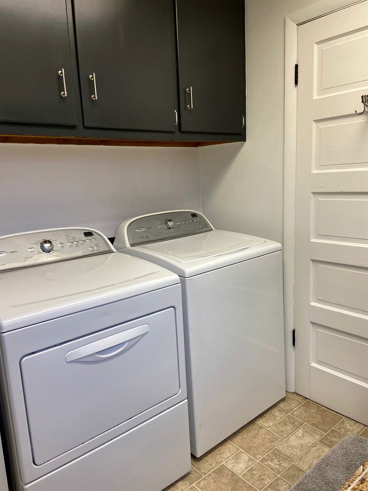 Charming Downtown Cottage with Porch & Backyard Retreat near Beaverhead River in Dillon, Montana