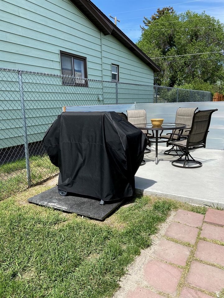 Charming Downtown Cottage with Porch & Backyard Retreat near Beaverhead River in Dillon, Montana