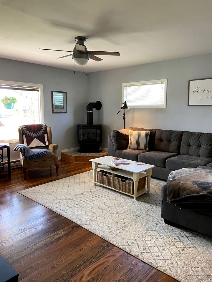 Charming Downtown Cottage with Porch & Backyard Retreat near Beaverhead River in Dillon, Montana