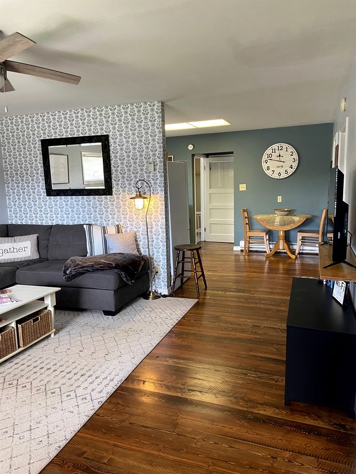 Charming Downtown Cottage with Porch & Backyard Retreat near Beaverhead River in Dillon, Montana