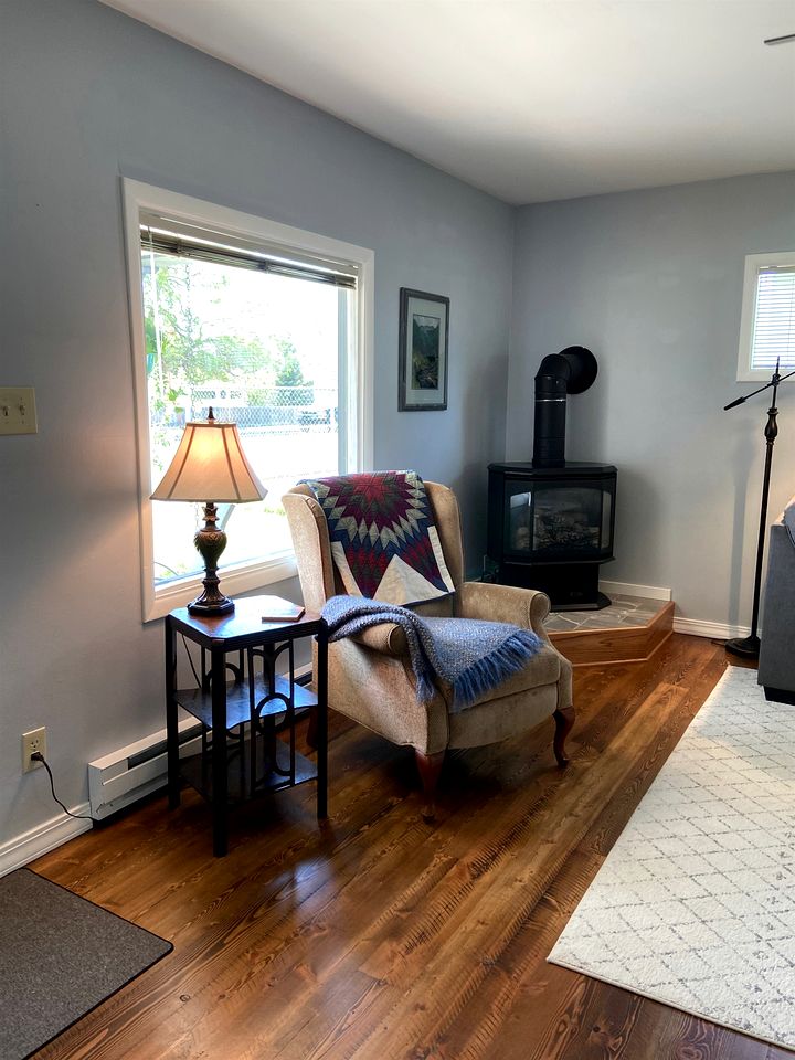 Charming Downtown Cottage with Porch & Backyard Retreat near Beaverhead River in Dillon, Montana