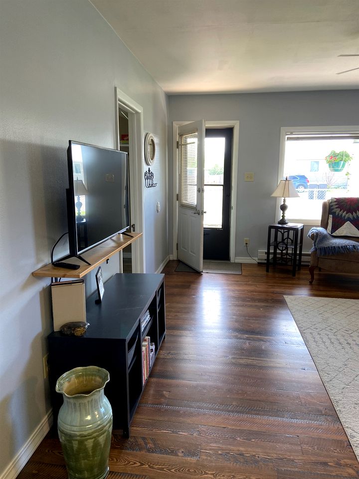 Charming Downtown Cottage with Porch & Backyard Retreat near Beaverhead River in Dillon, Montana