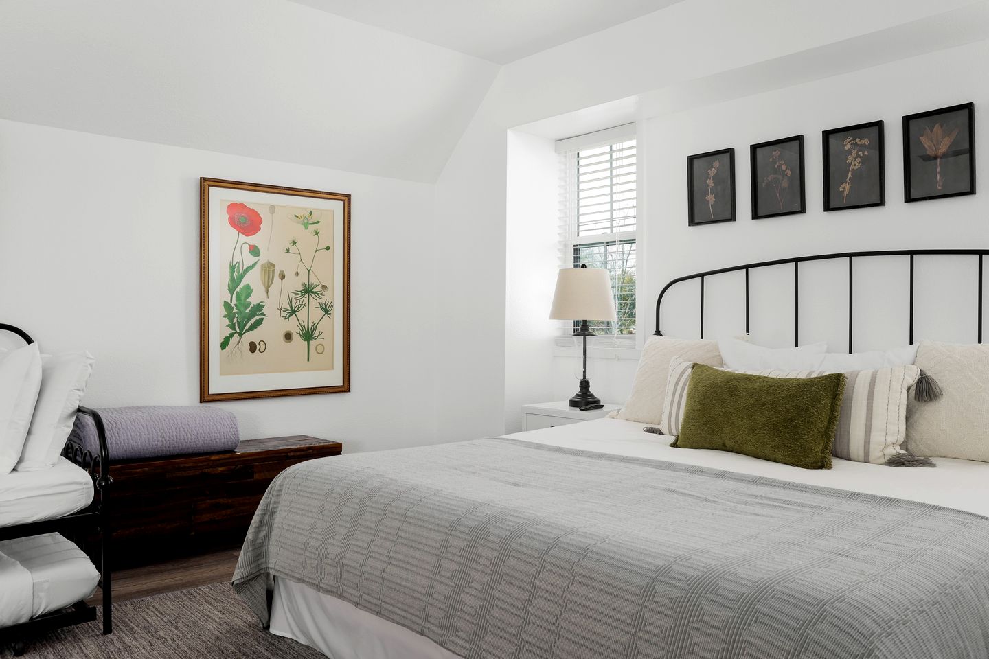 Charming Farmhaus Retreat with Hot Tub Near Fredericksburg Wine Trail, Fredericksburg TX