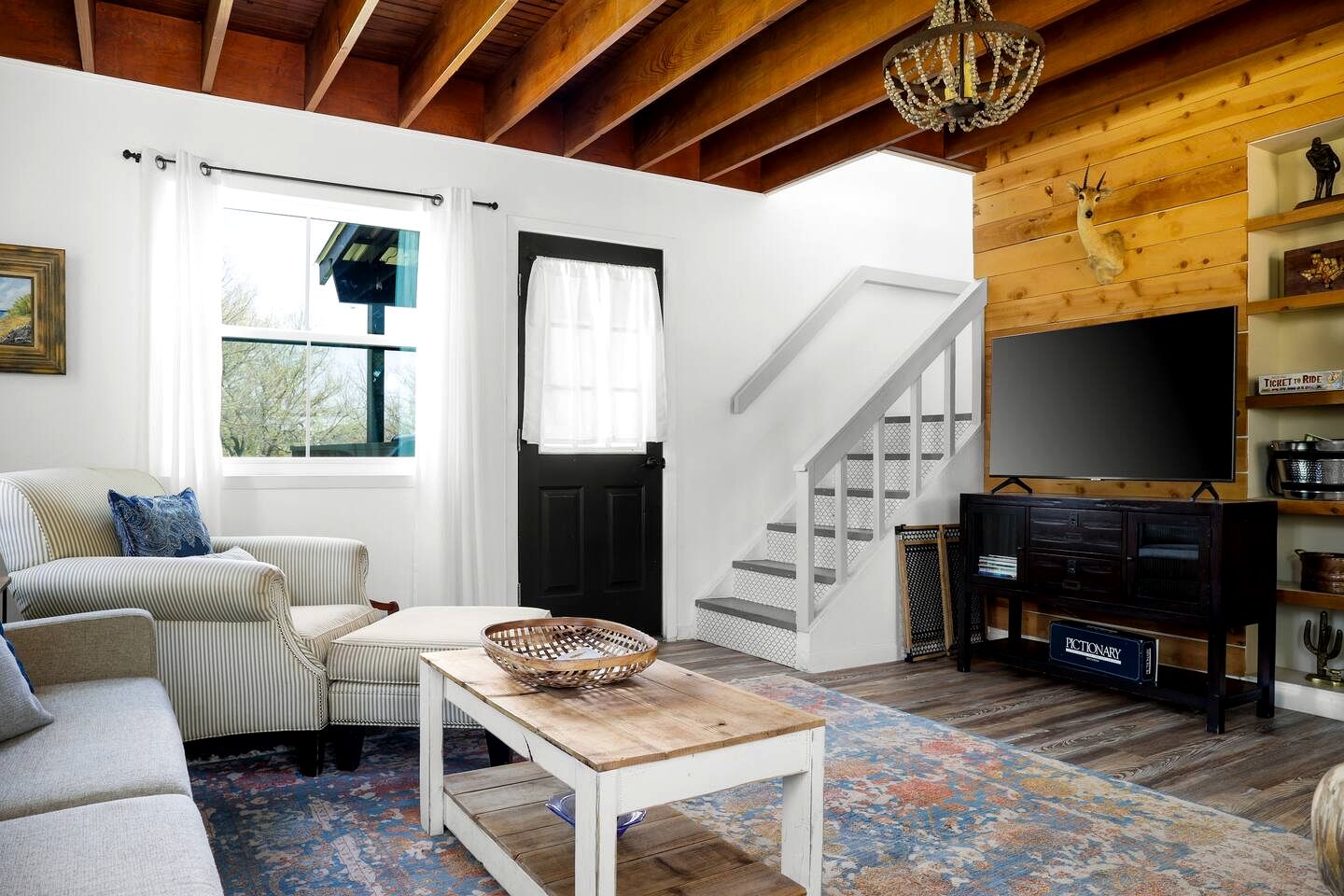 Charming Farmhaus Retreat with Hot Tub Near Fredericksburg Wine Trail, Fredericksburg TX