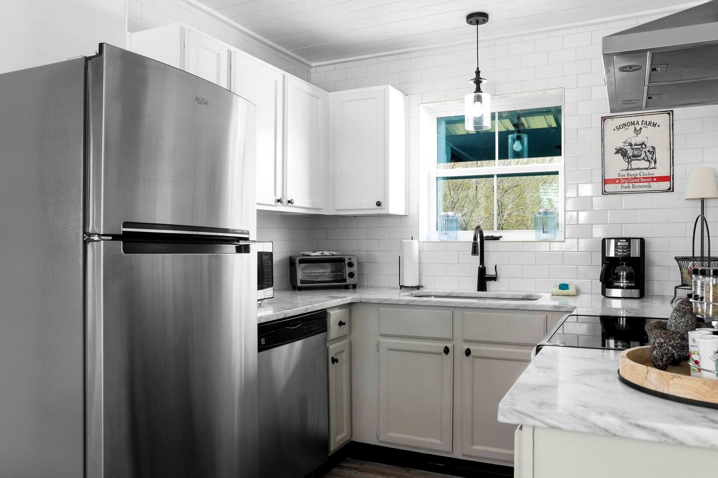 Charming Farmhaus Retreat with Hot Tub Near Fredericksburg Wine Trail, Fredericksburg TX