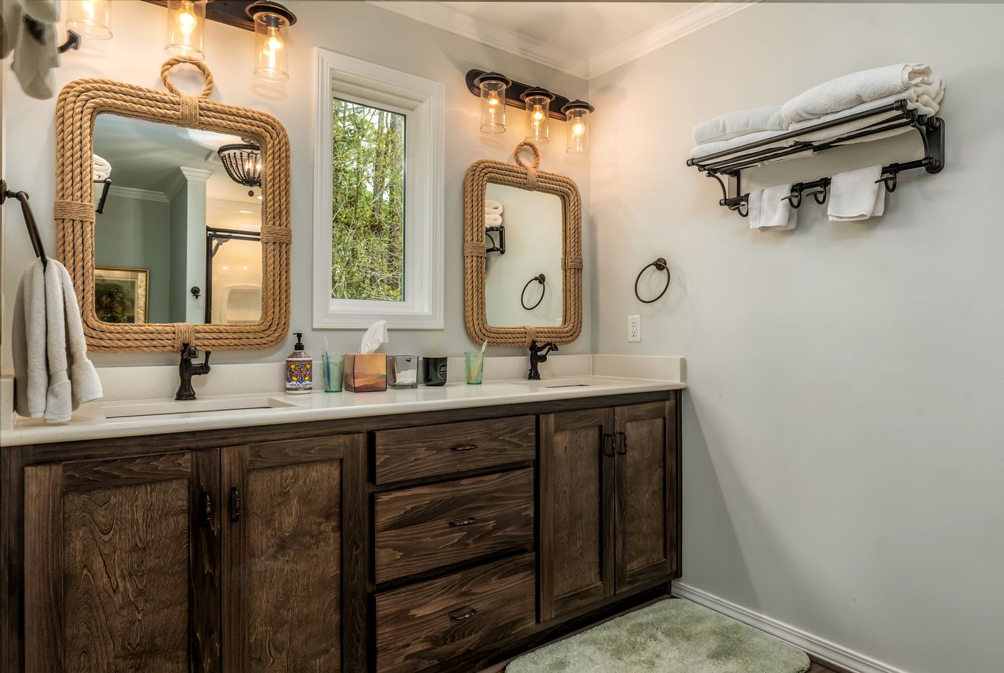 Stylish Coastal Retreat with Luxury Amenities near the Beaches and Golf Course on Dauphin Island, Alabama