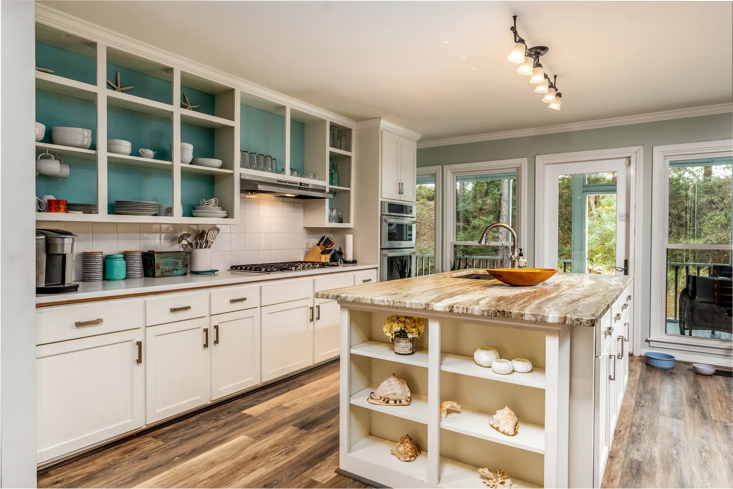 Stylish Coastal Retreat with Luxury Amenities near the Beaches and Golf Course on Dauphin Island, Alabama