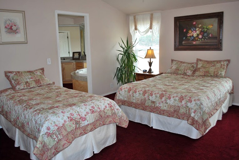 Cabins (Soda Springs, Idaho, United States)