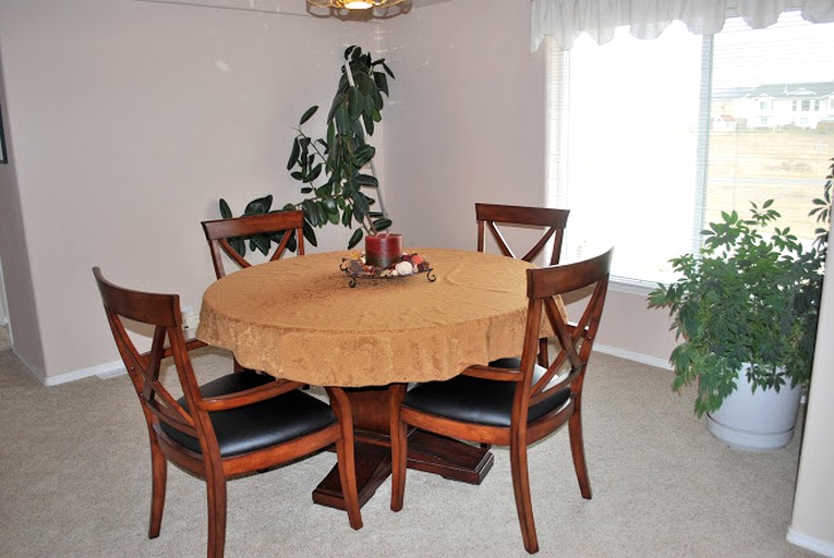 Cabins (Soda Springs, Idaho, United States)