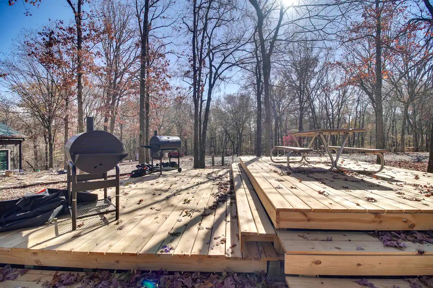 Peaceful Woodland Cabin with Screened Porch & Arcade Near Siloam Springs City Lake, Gentry, AR