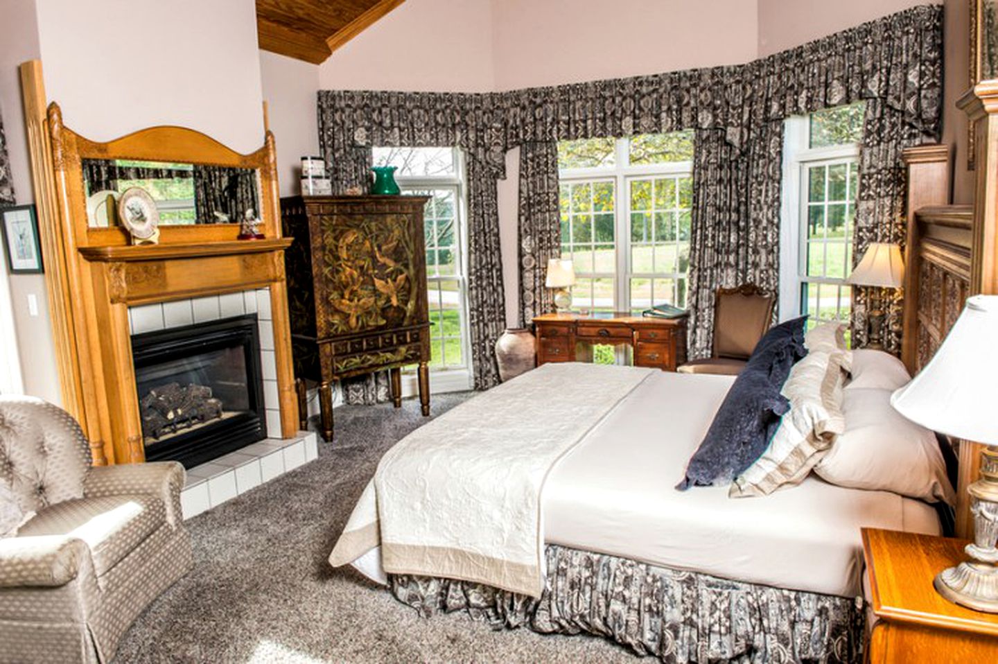 Whitestone Country Inn, Nature Lodges 27189, Kingston, United States of