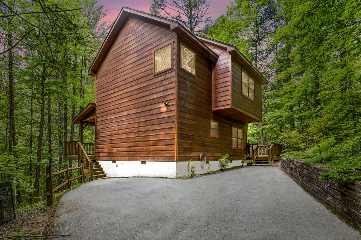 Idyllic Rental Cabin with Hot Tub, Deck, and Pool Table near Smoky Mountains and Gatlinburg, Tennessee