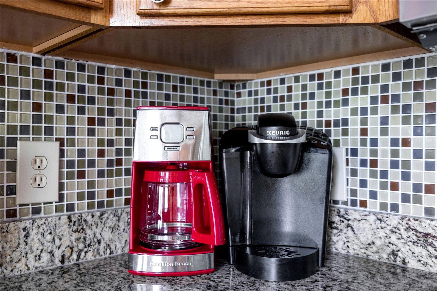 Idyllic Rental Cabin with Hot Tub, Deck, and Pool Table near Smoky Mountains and Gatlinburg, Tennessee