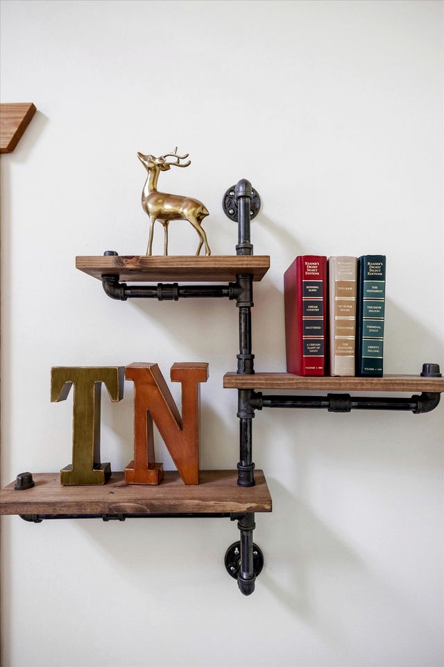 Idyllic Rental Cabin with Hot Tub, Deck, and Pool Table near Smoky Mountains and Gatlinburg, Tennessee