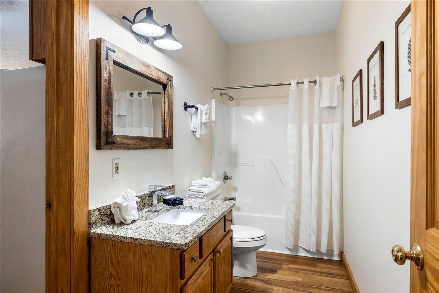 Idyllic Rental Cabin with Hot Tub, Deck, and Pool Table near Smoky Mountains and Gatlinburg, Tennessee