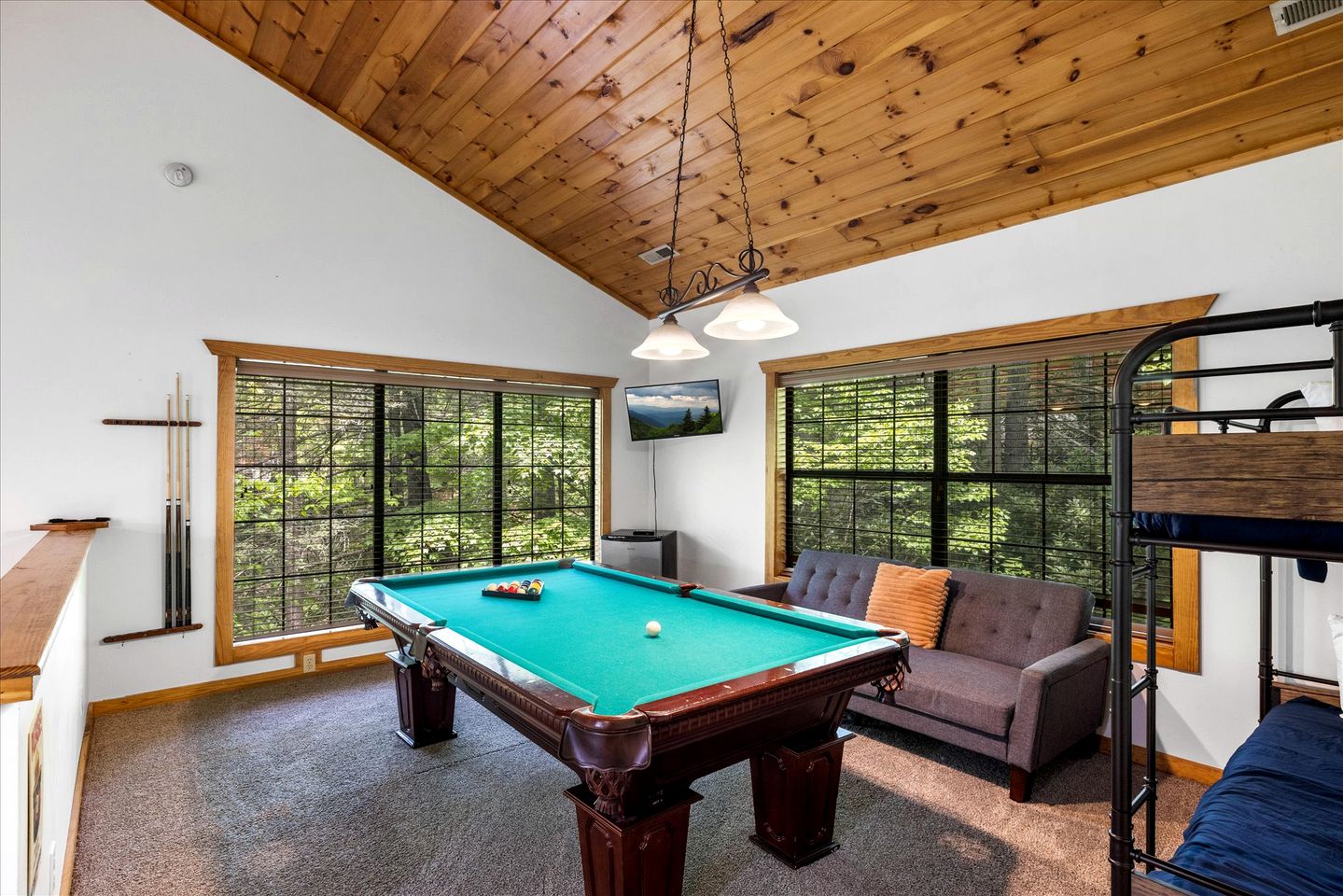 Idyllic Rental Cabin with Hot Tub, Deck, and Pool Table near Smoky Mountains and Gatlinburg, Tennessee