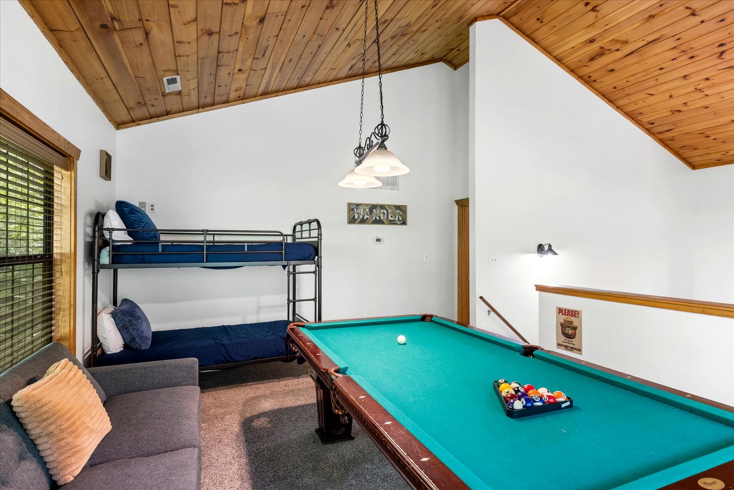 Idyllic Rental Cabin with Hot Tub, Deck, and Pool Table near Smoky Mountains and Gatlinburg, Tennessee