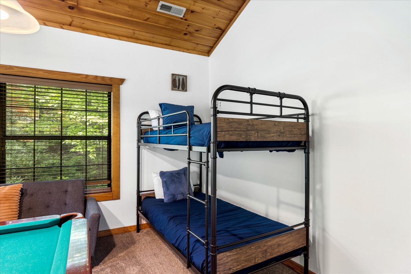 Idyllic Rental Cabin with Hot Tub, Deck, and Pool Table near Smoky Mountains and Gatlinburg, Tennessee