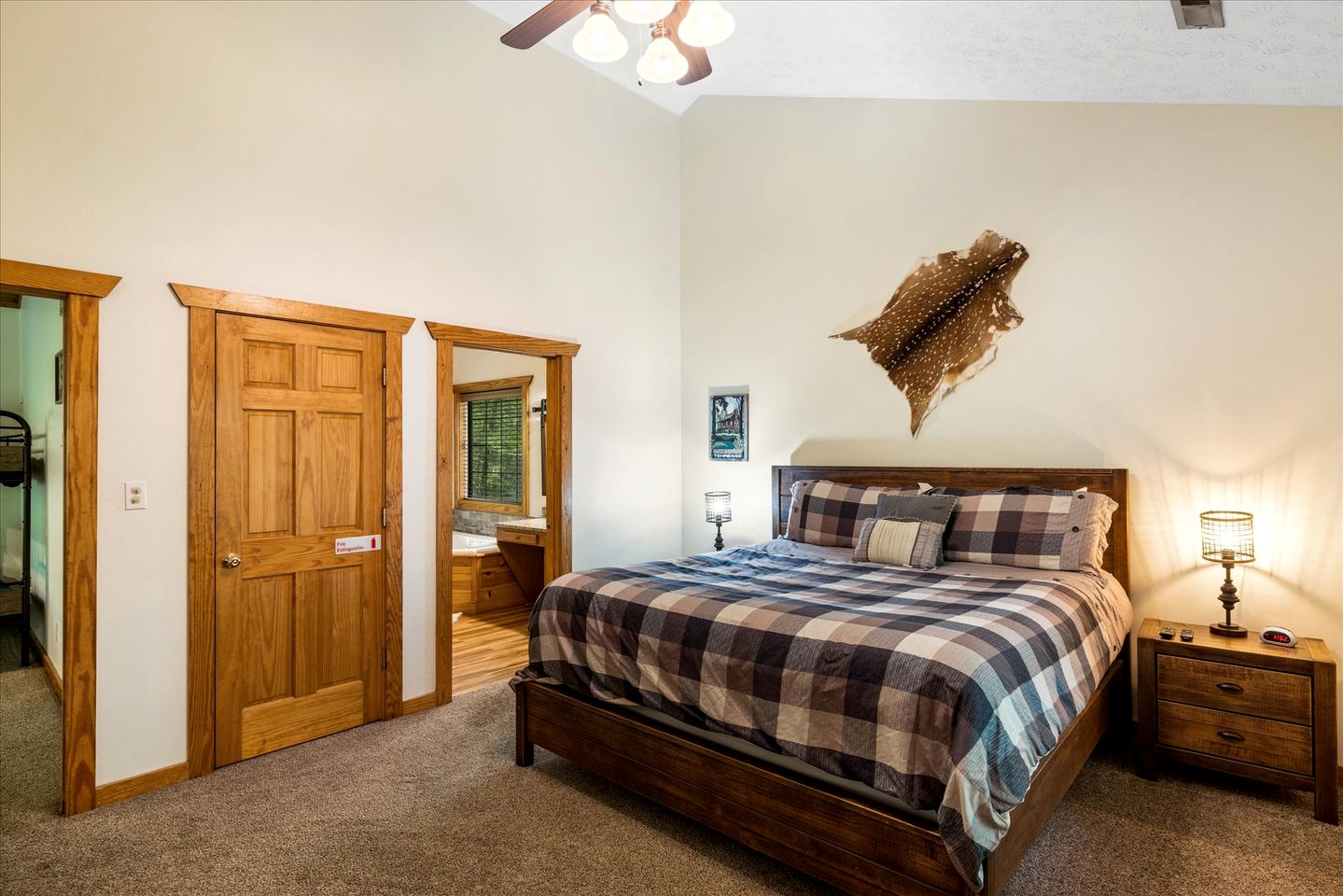 Idyllic Rental Cabin with Hot Tub, Deck, and Pool Table near Smoky Mountains and Gatlinburg, Tennessee