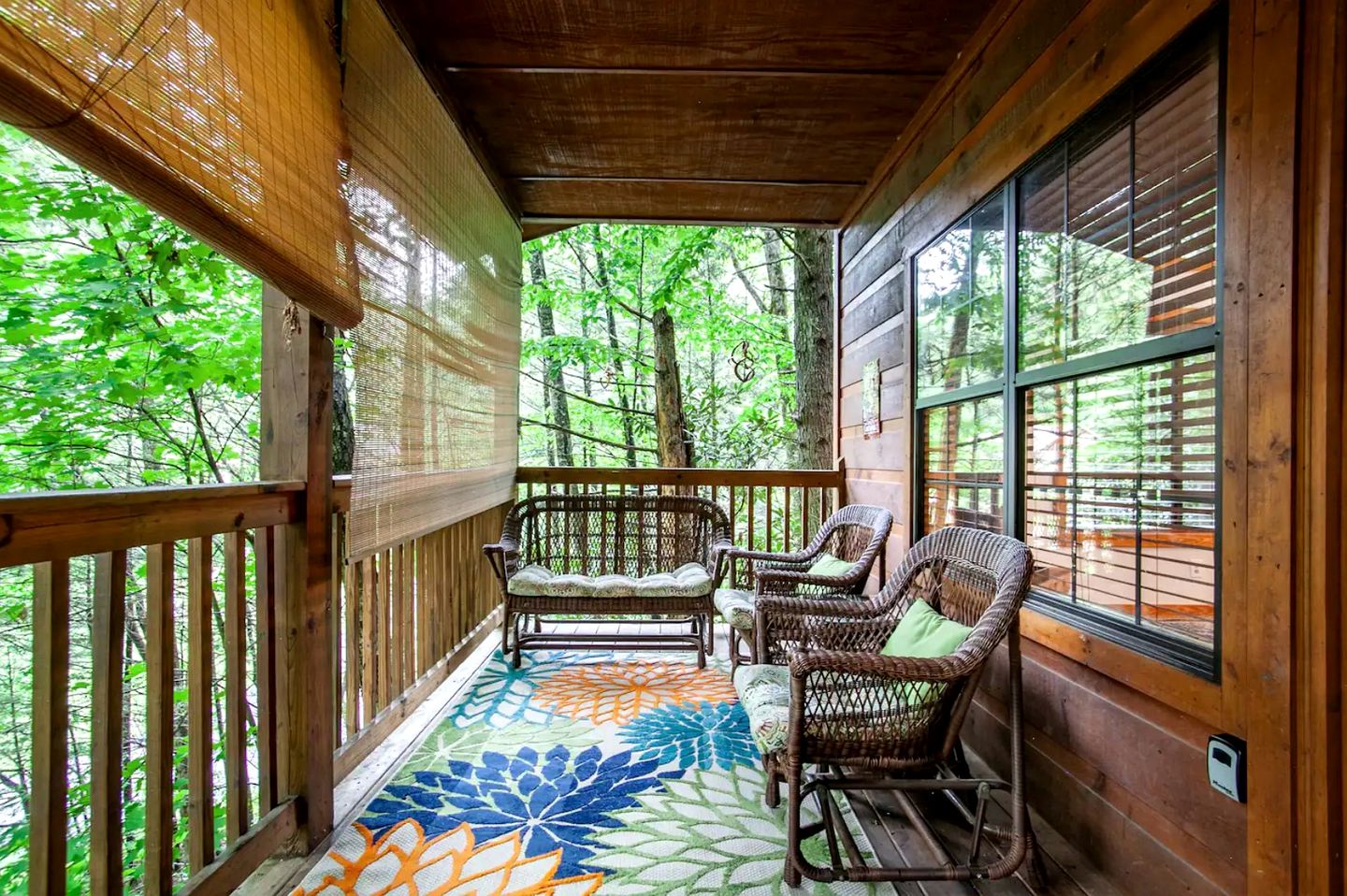 Idyllic Rental Cabin with Hot Tub, Deck, and Pool Table near Smoky Mountains and Gatlinburg, Tennessee