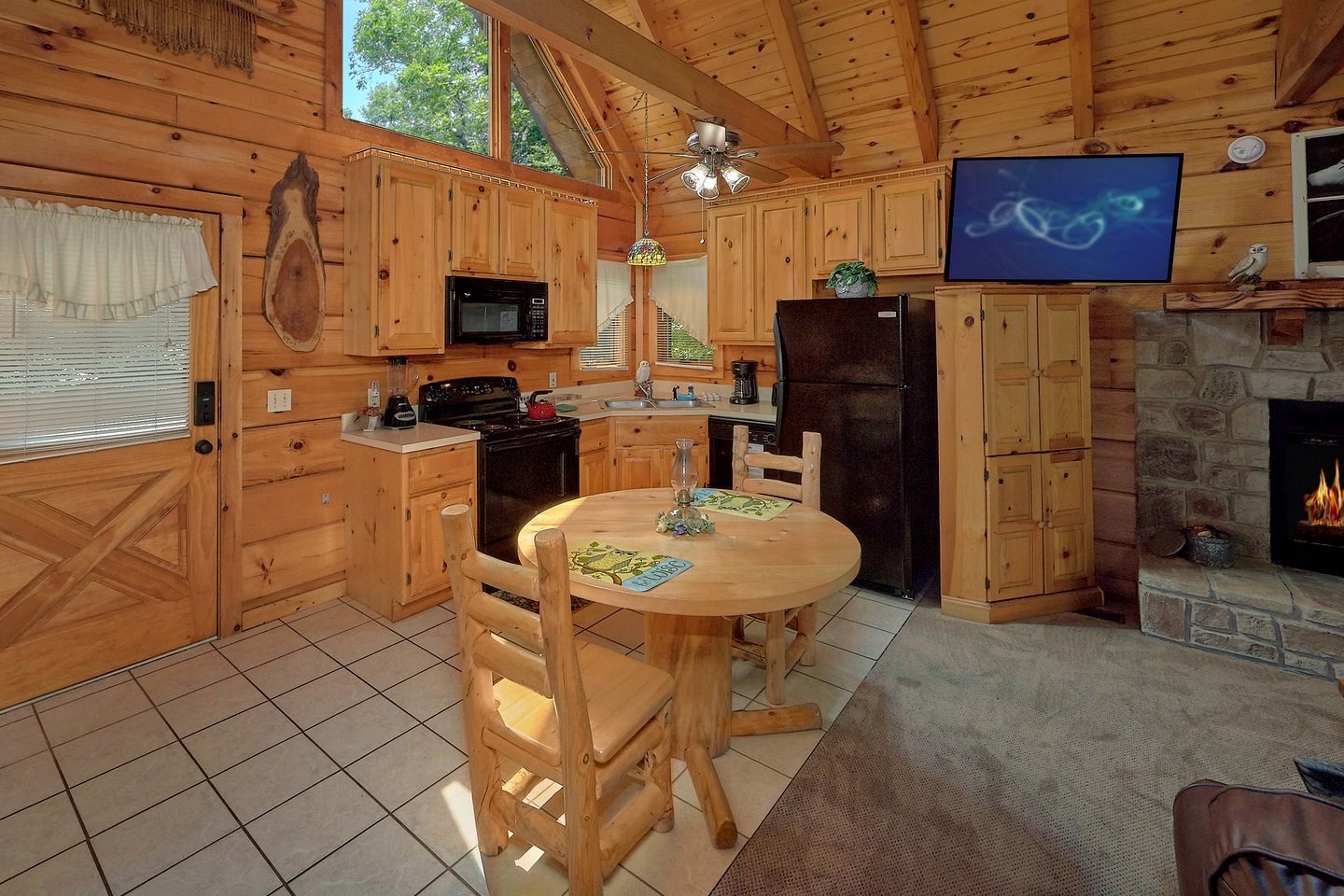 Romantic Glamping Cabin for Couples, Perfect to Explore The Great Smoky Mountains