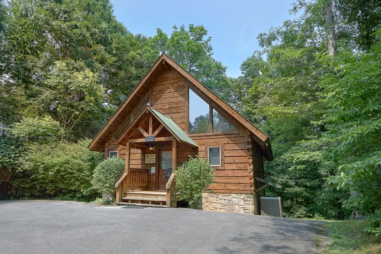 Romantic Glamping Cabin for Couples, Perfect to Explore The Great Smoky Mountains