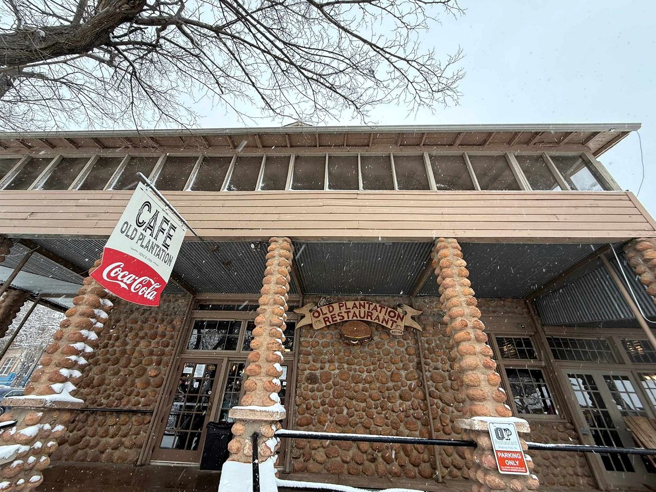Charming Tiny House with Rooftop Deck near Wichita Mountains in Medicine Park, OK