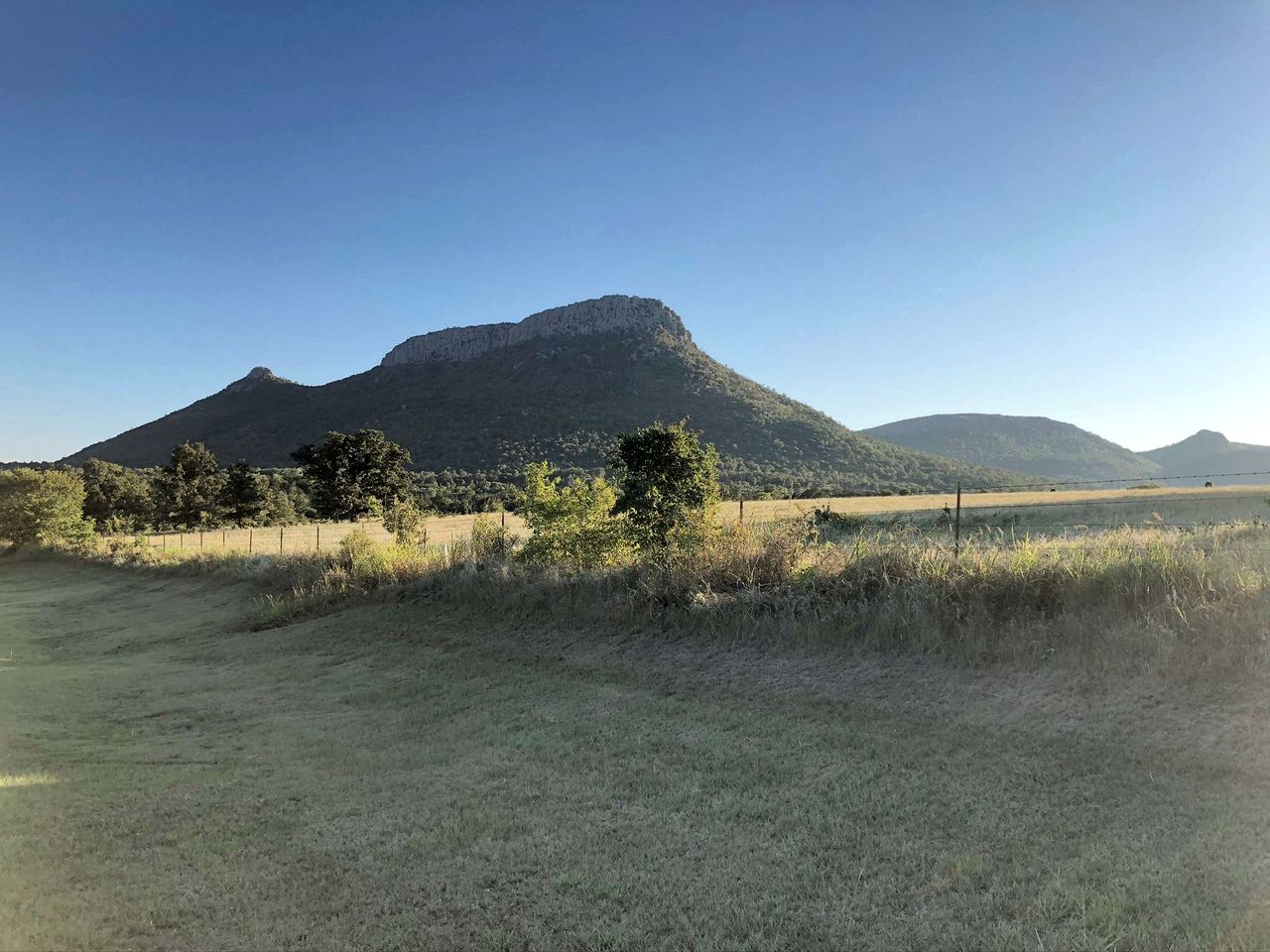 Charming Tiny House with Rooftop Deck near Wichita Mountains in Medicine Park, OK