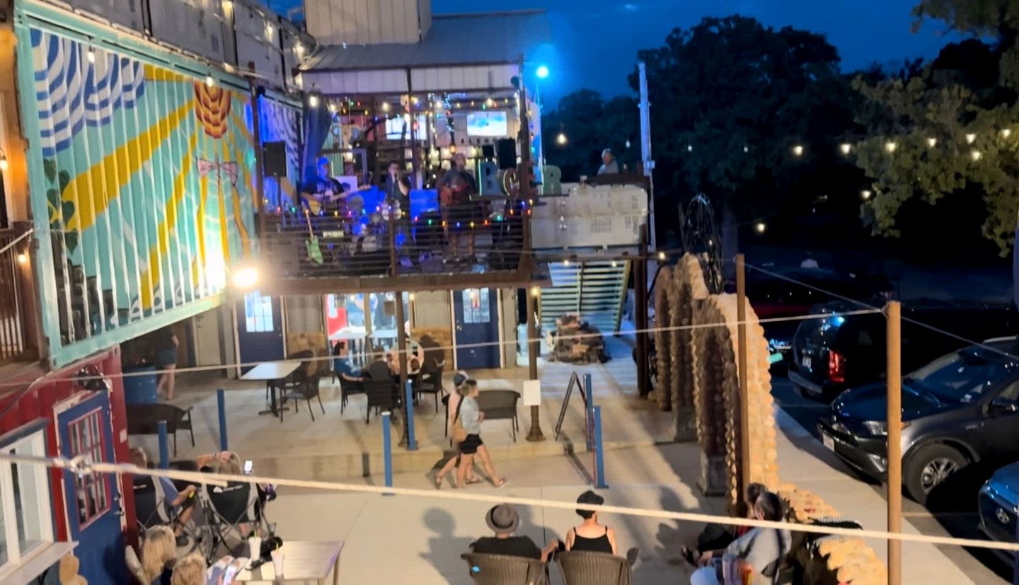 Cozy Tiny House with Rooftop Deck near Wichita Mountains in Medicine Park, Oklahoma