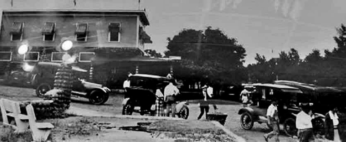 Cozy Tiny House with Rooftop Deck near Wichita Mountains in Medicine Park, Oklahoma