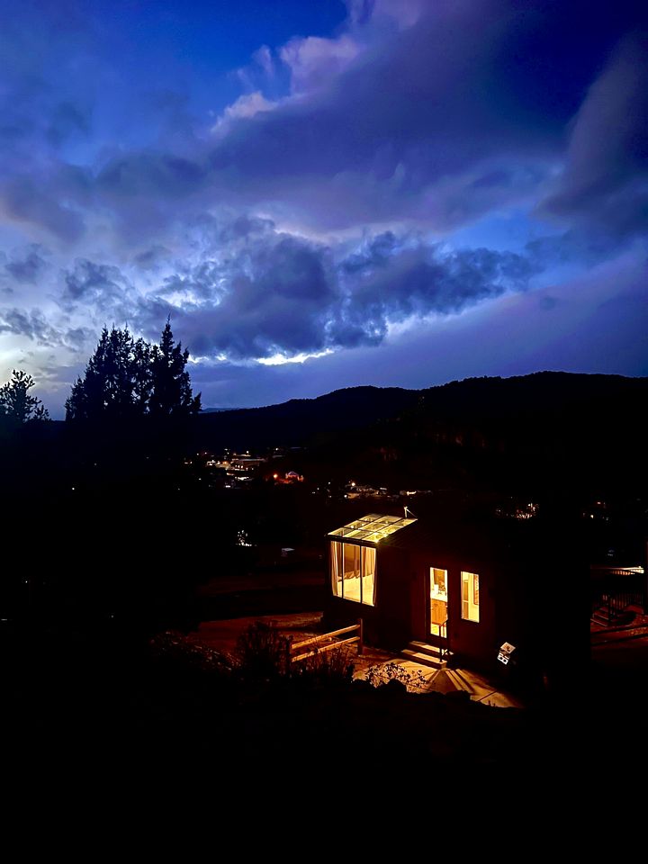 New Modern Tiny House with BBQ in Orderville, Utah