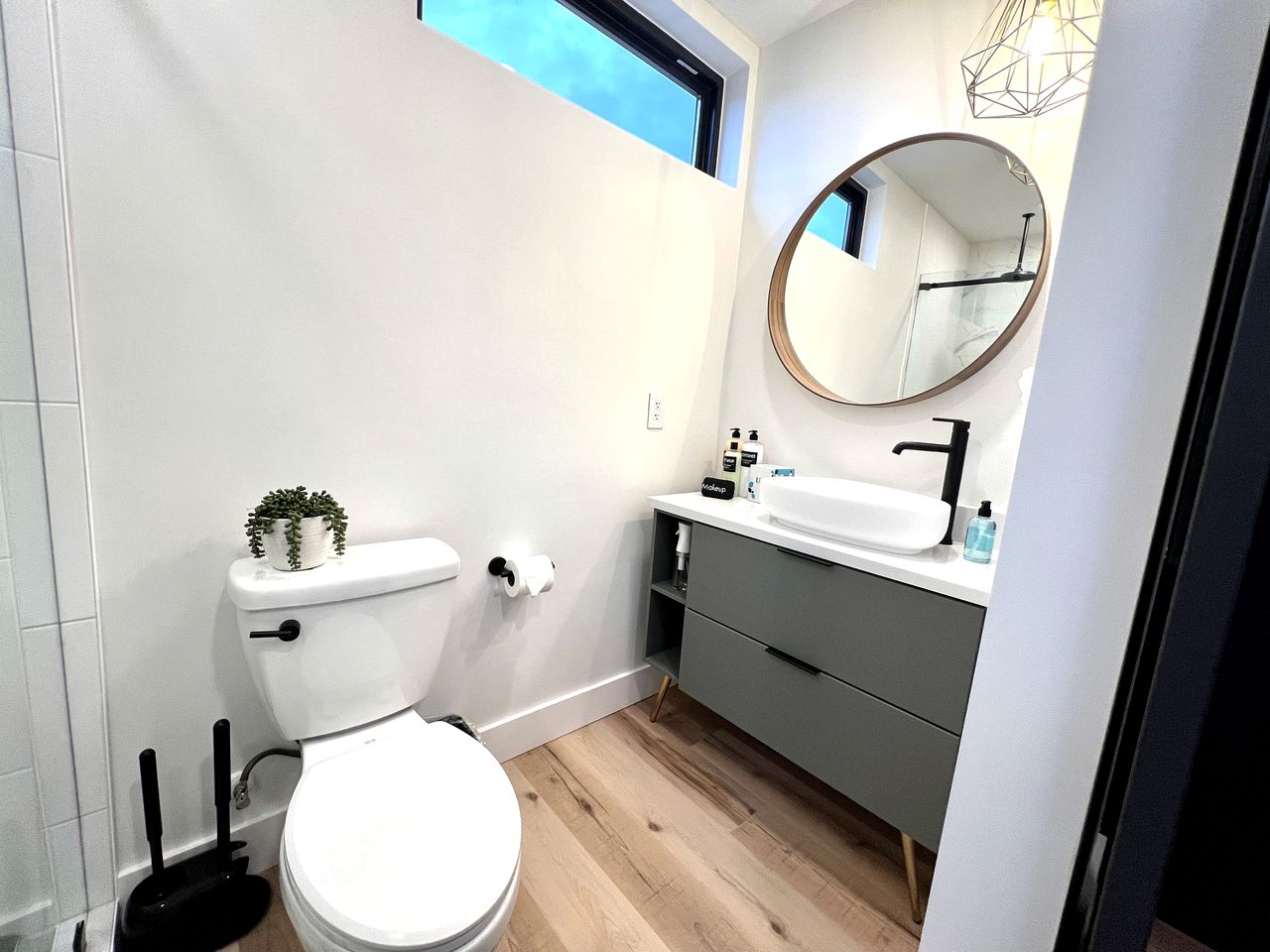 New Modern Tiny House with BBQ in Orderville, Utah