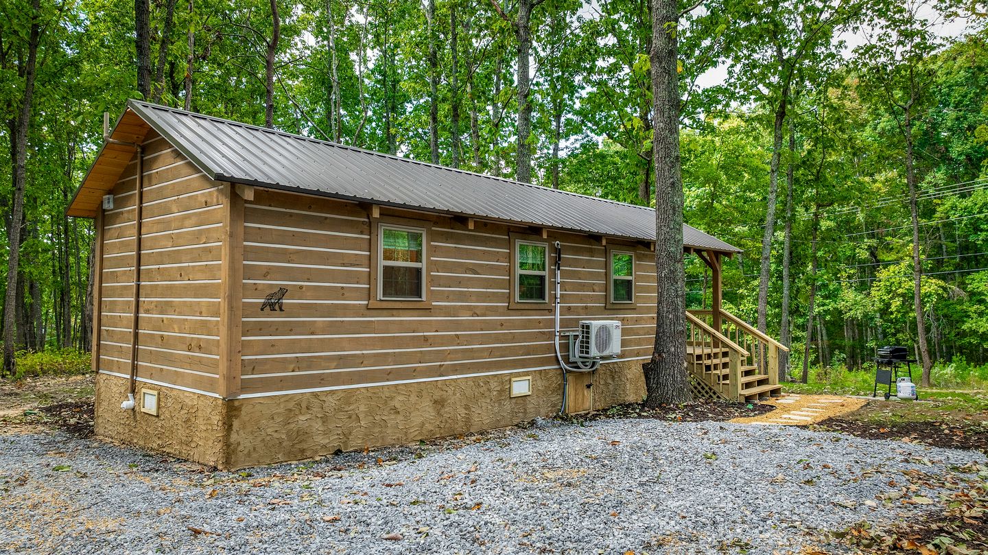 Cozy Woodland Cabin Escape for Families, Friends & Retreats in Mentone, Alabama
