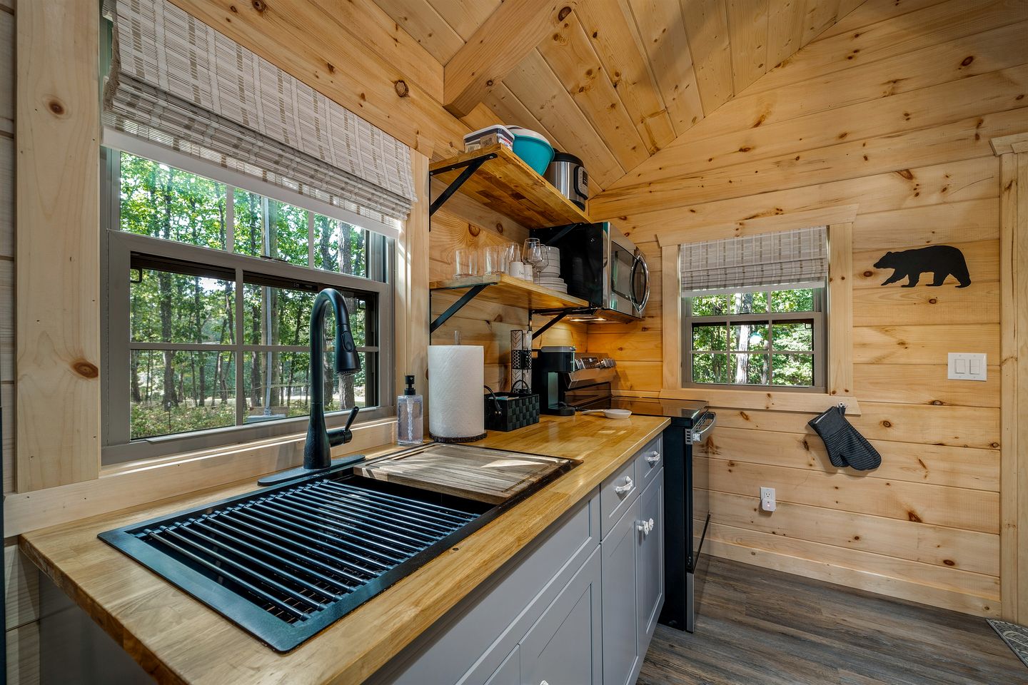 Cozy Woodland Cabin Escape for Families, Friends & Retreats in Mentone, Alabama