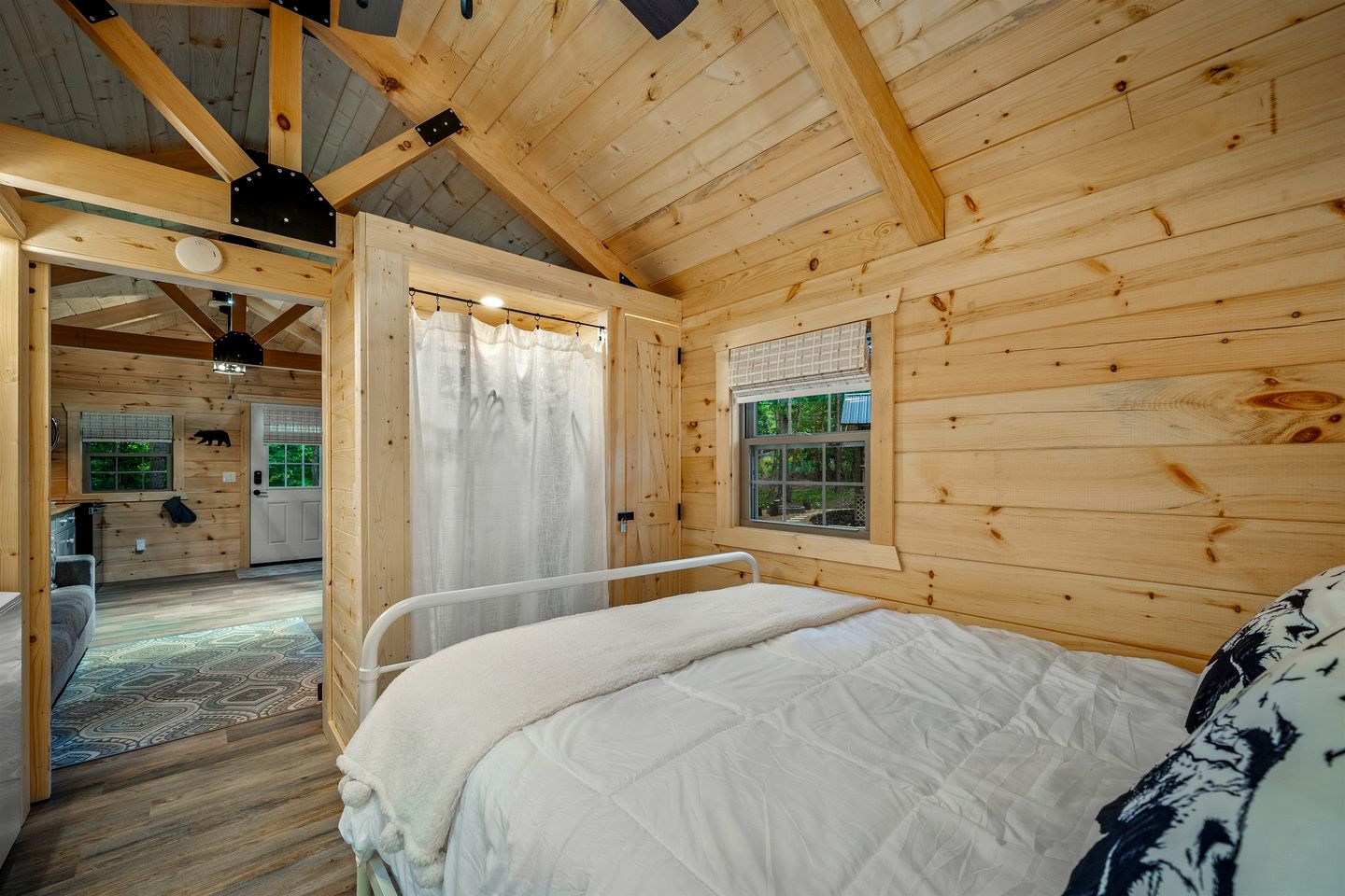 Cozy Woodland Cabin Escape for Families, Friends & Retreats in Mentone, Alabama