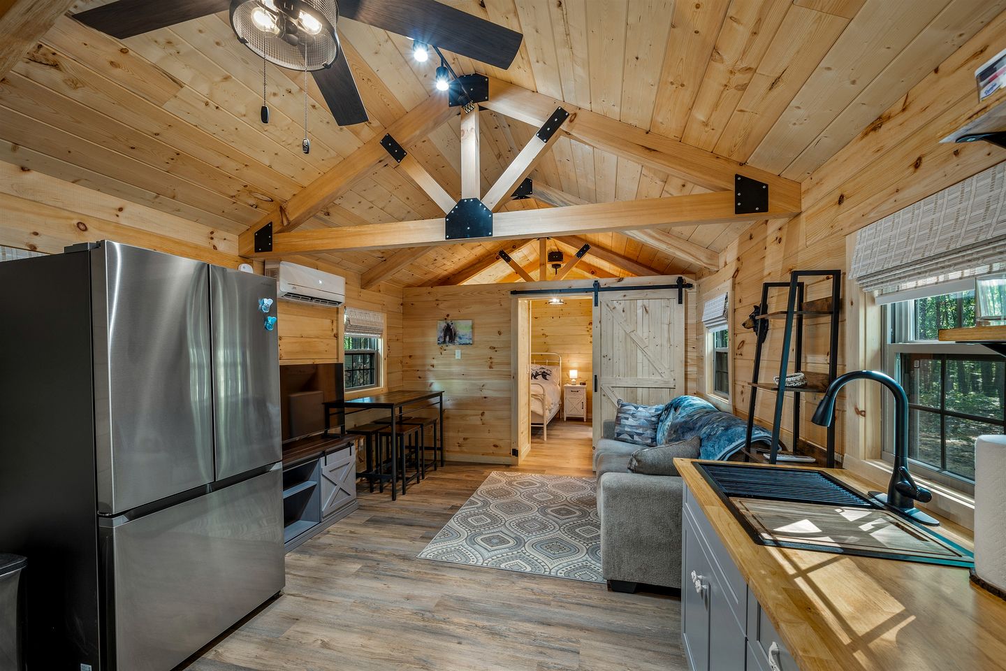 Cozy Woodland Cabin Escape for Families, Friends & Retreats in Mentone, Alabama