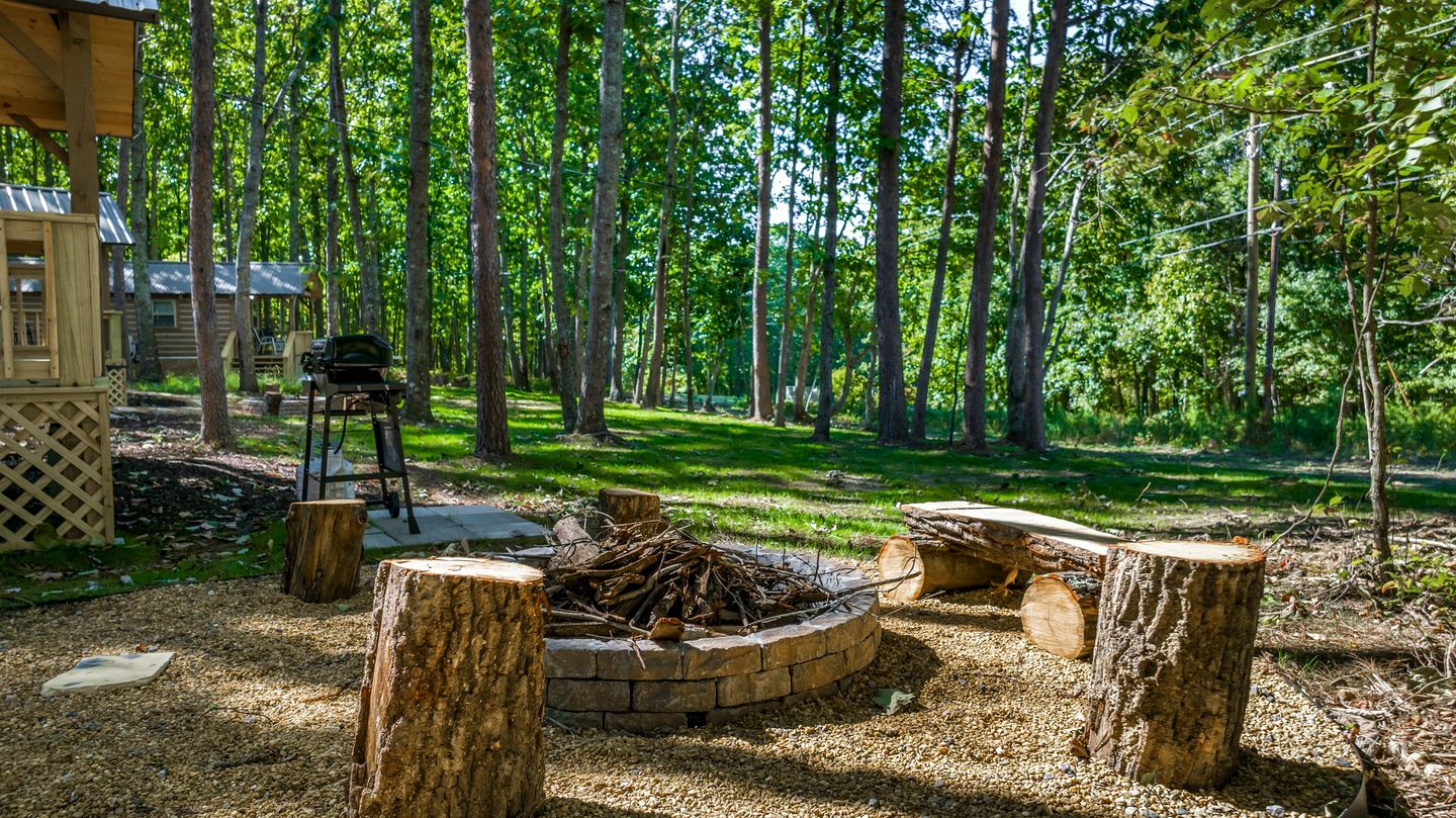 Cozy Woodland Cabin Escape for Families, Friends & Retreats in Mentone, Alabama